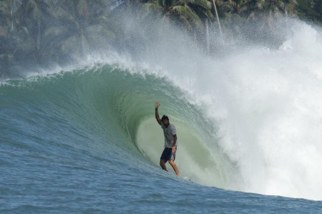 Oseda Nias Surf House Hotell Hilibotodane Eksteriør bilde