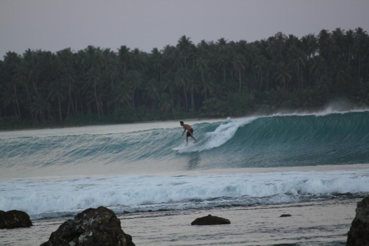 Oseda Nias Surf House Hotell Hilibotodane Eksteriør bilde